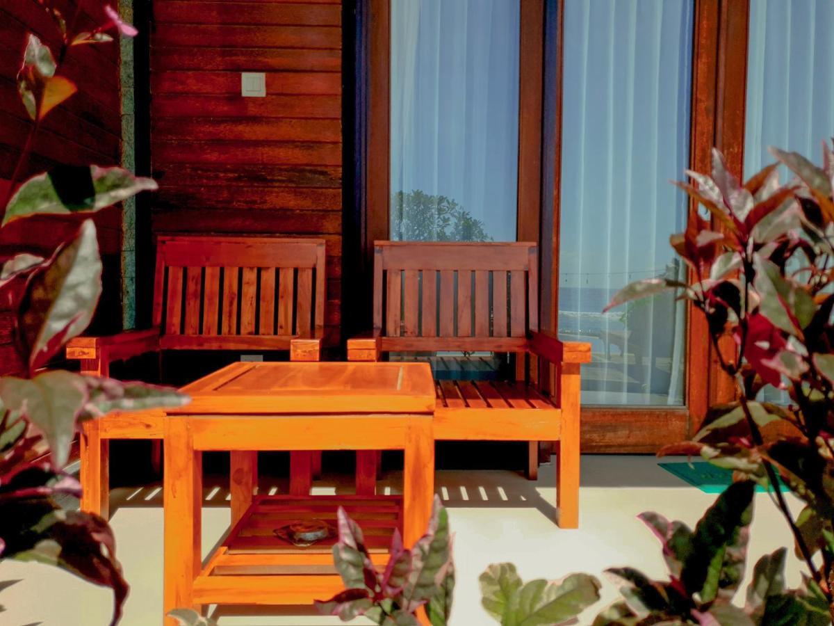 Juan Beach Bungalow Batununggul Ngoại thất bức ảnh