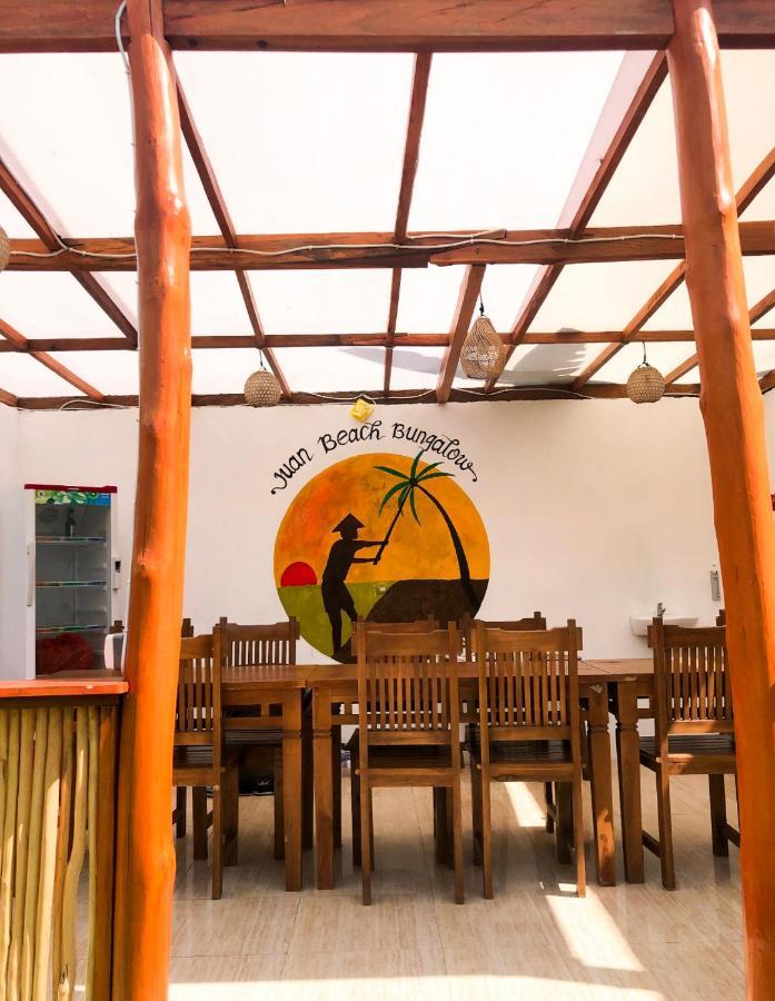 Juan Beach Bungalow Batununggul Ngoại thất bức ảnh